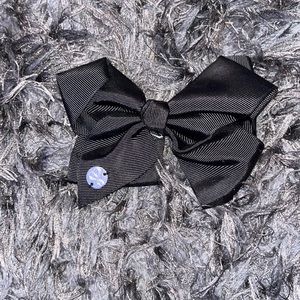 Matte back Jojo Siwa bow. Never used